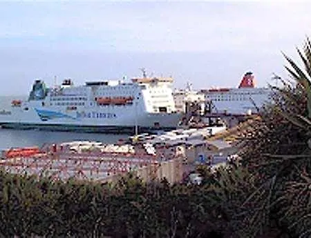Ferryport House 3*